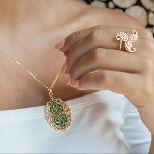 Stainless Steel Elegant Gold & Green Filigree Pendant Necklace ✨ Statement Jewel